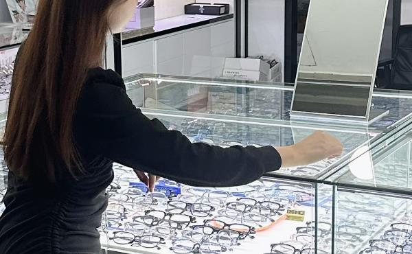 眼镜店